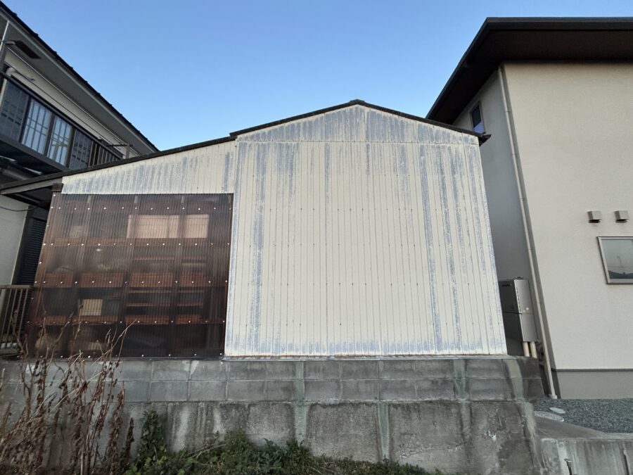 車庫 トタン外壁 塗装 ペンキ 大井町 松田町 山北町 小山町 南足柄市 秦野市渋沢 中井町 二宮町